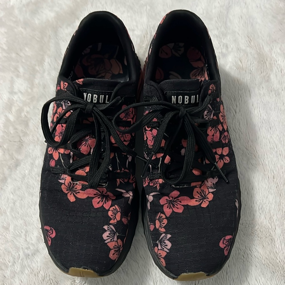 NOBULL ripstop runner in black / pink flowers size 7.5